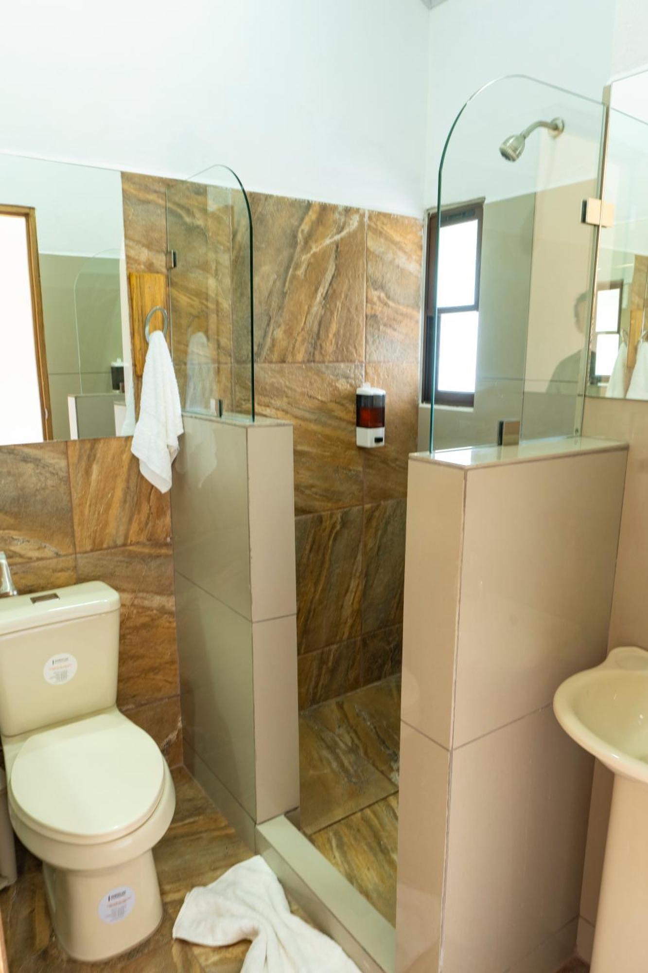 Hotel Pura Natura Riverside ตอร์ตูเกโร ภายนอก รูปภาพ