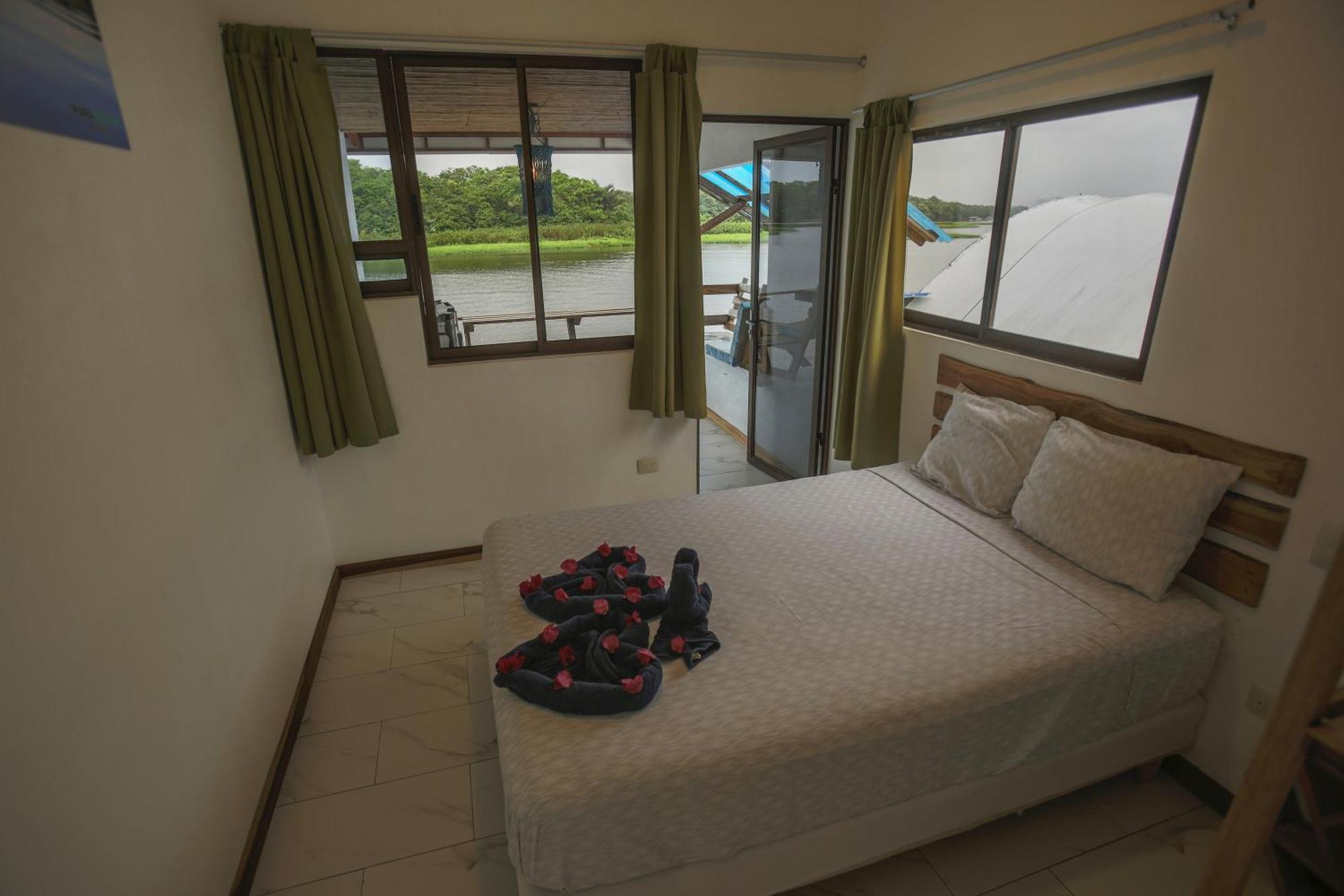 Hotel Pura Natura Riverside ตอร์ตูเกโร ภายนอก รูปภาพ