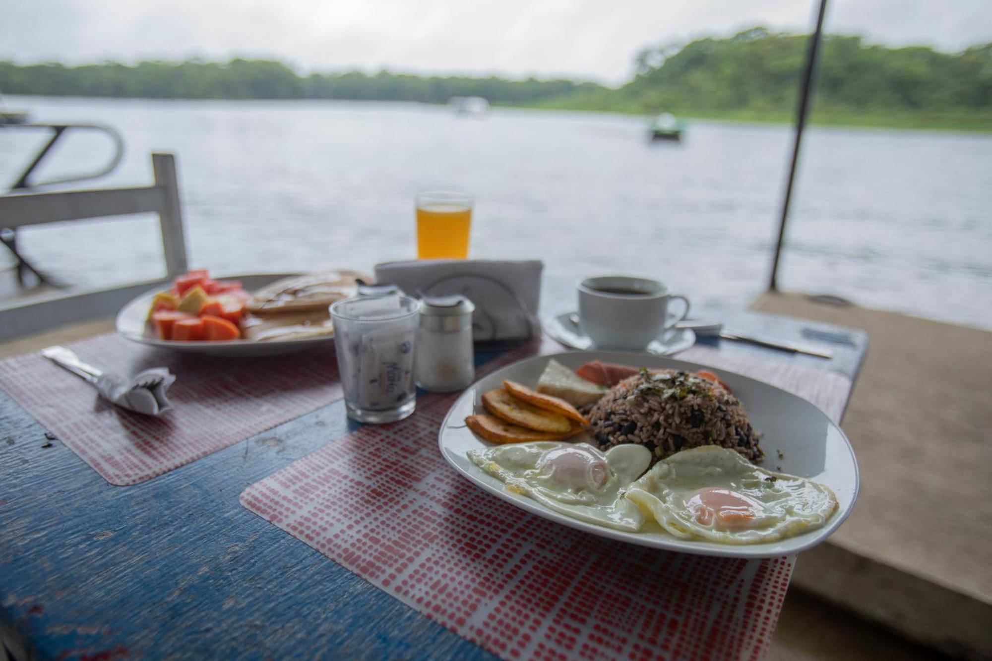 Hotel Pura Natura Riverside ตอร์ตูเกโร ภายนอก รูปภาพ